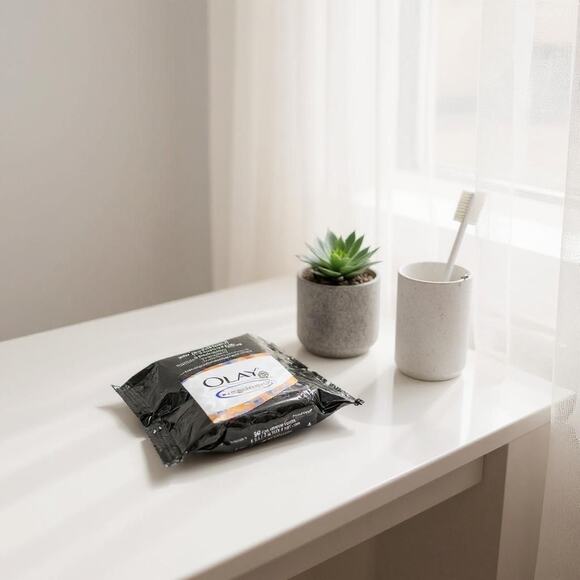 Olay Regenerist Micro-Exfoliating Wet‎ Cleansing Cloths 30 Wet Textured Cloths - Picture 1 of 2